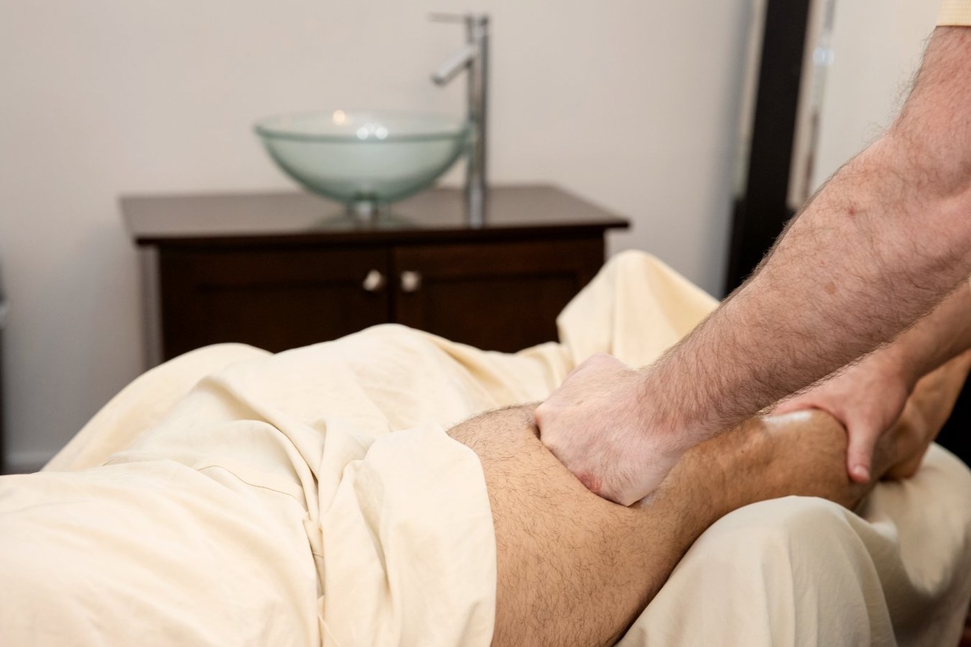 Lower-leg massage supporting runner's knee