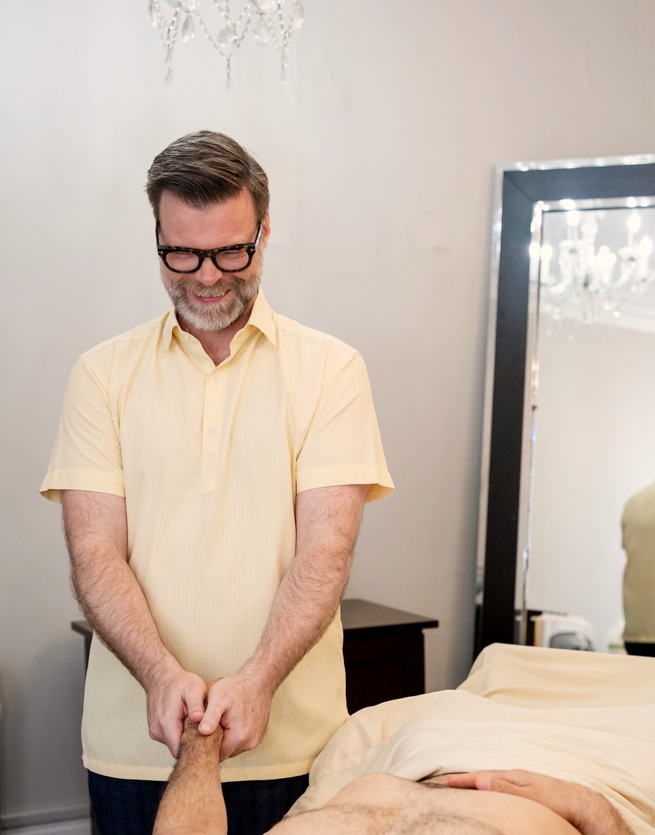 John Davis working with a client at his Back Bay studio